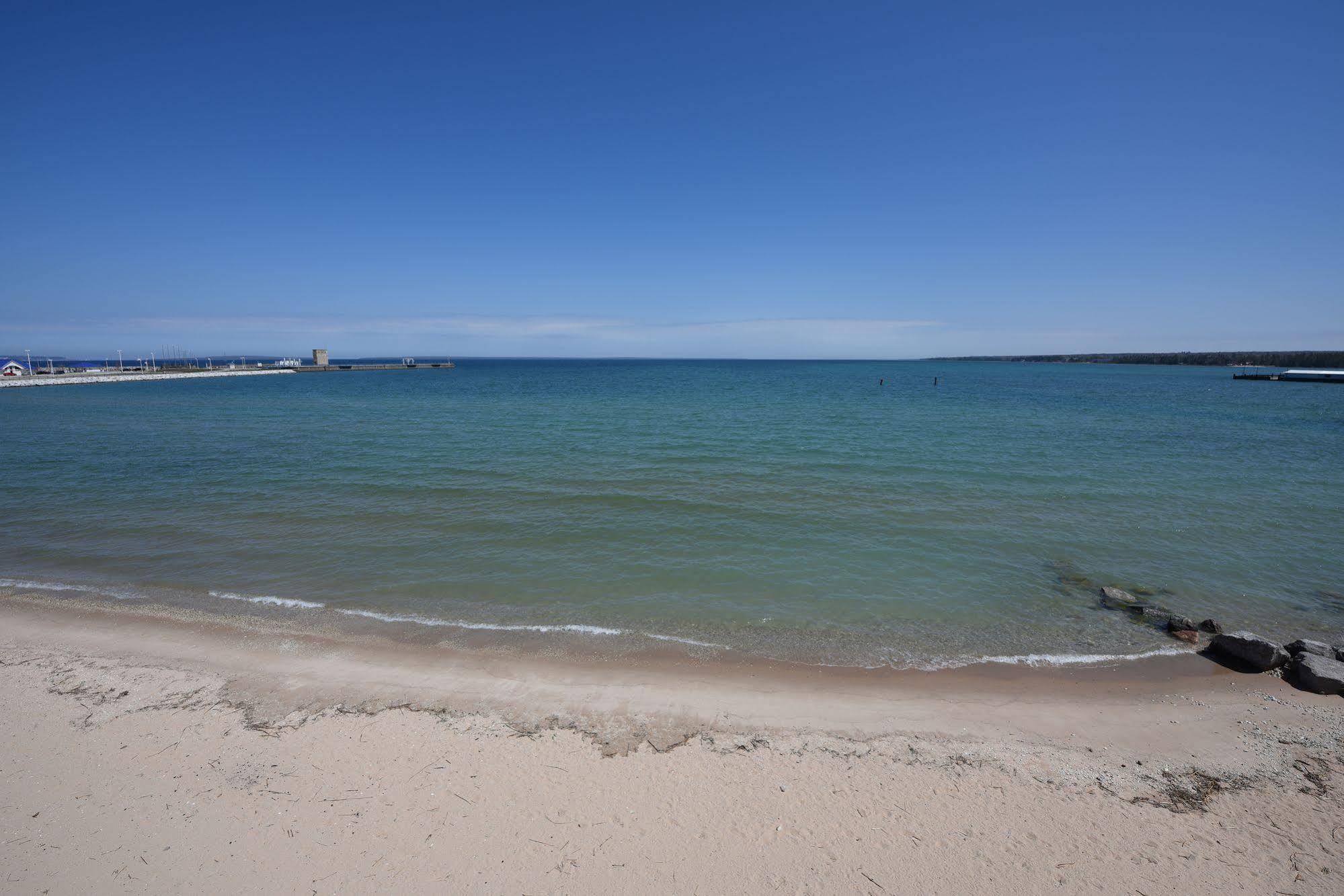 Hamilton Inn Select Beachfront Mackinaw City Zewnętrze zdjęcie